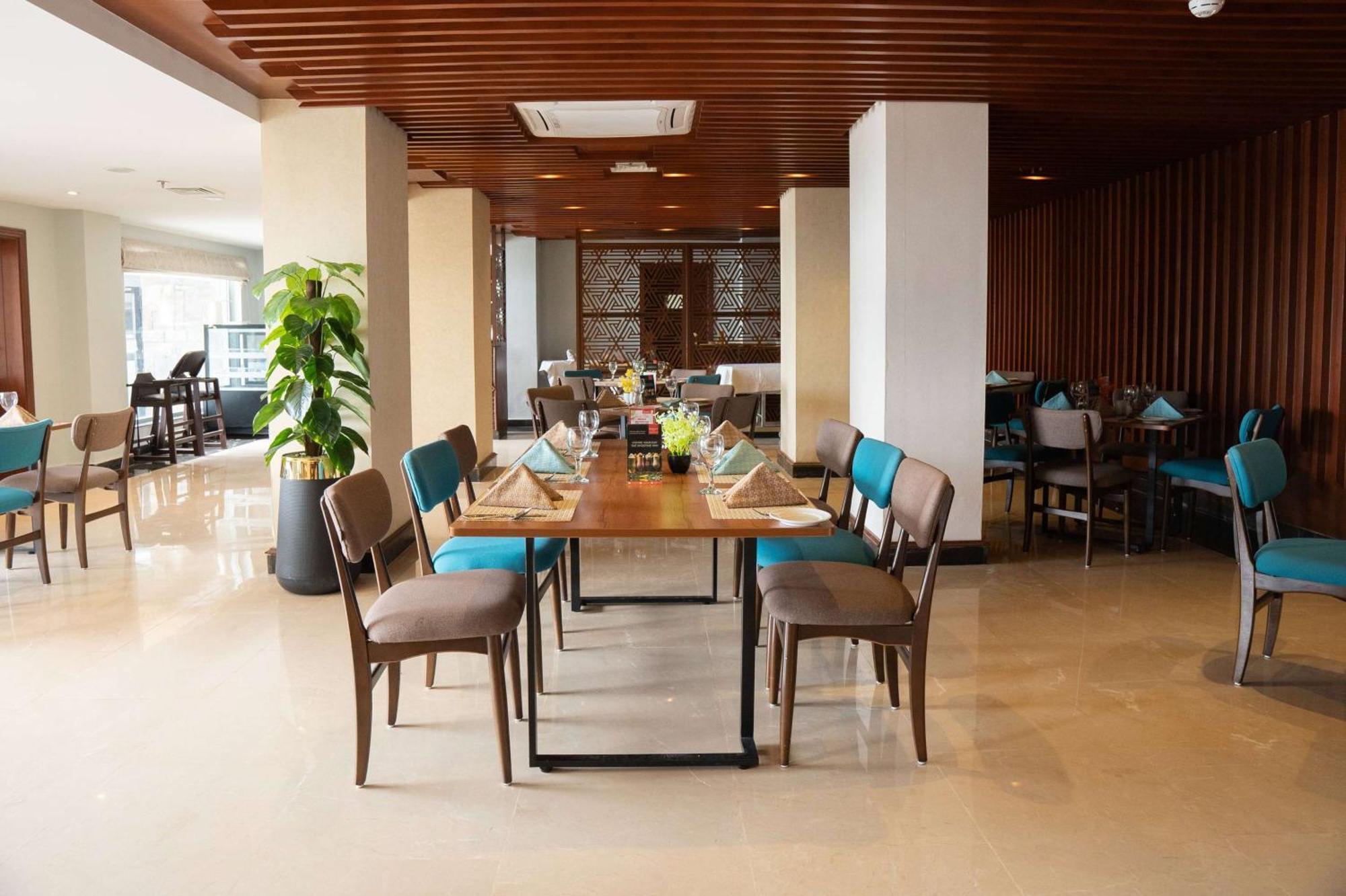Ramada By Wyndham Murree Lower Topa Resort Exterior foto