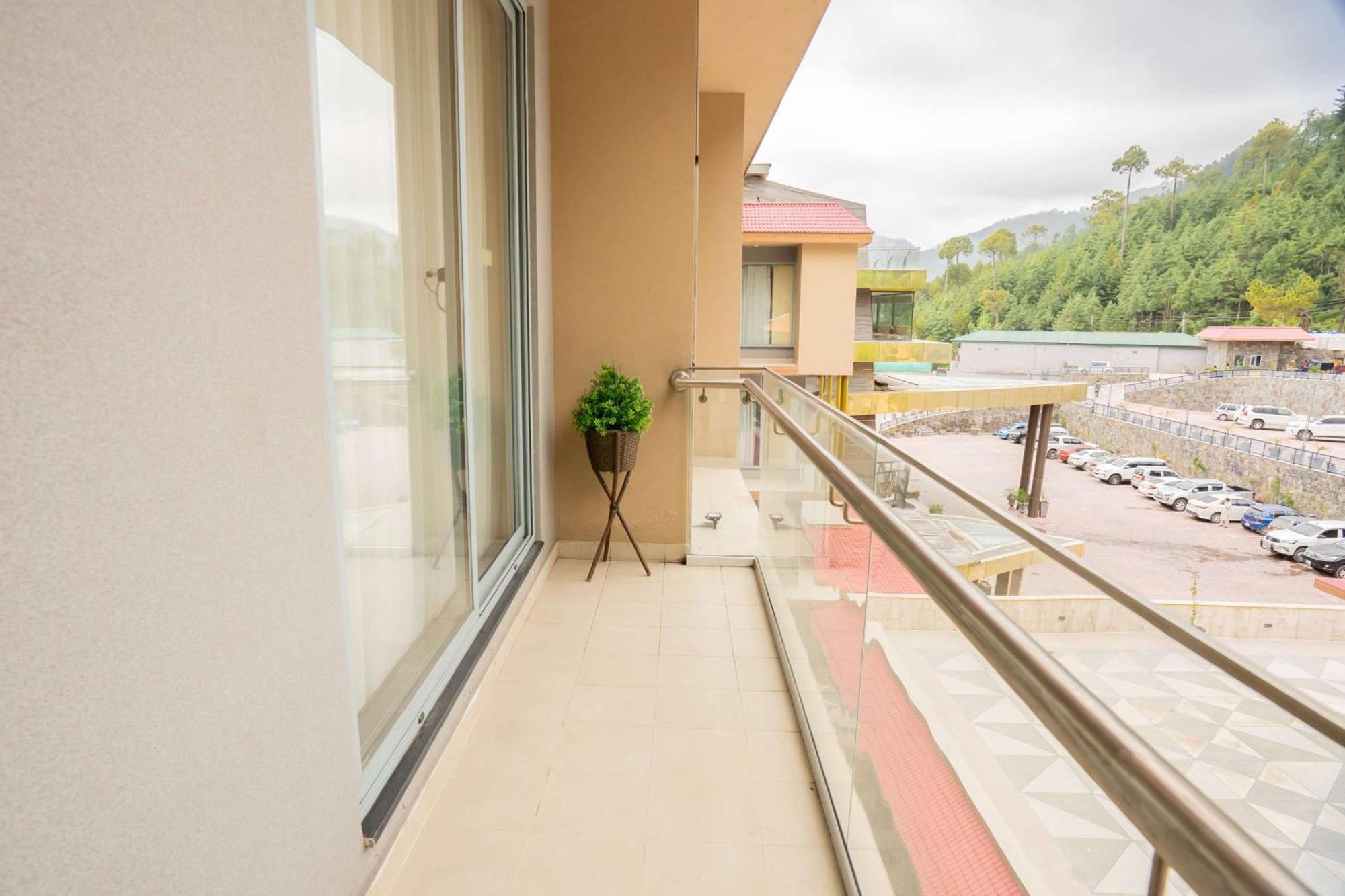 Ramada By Wyndham Murree Lower Topa Resort Exterior foto